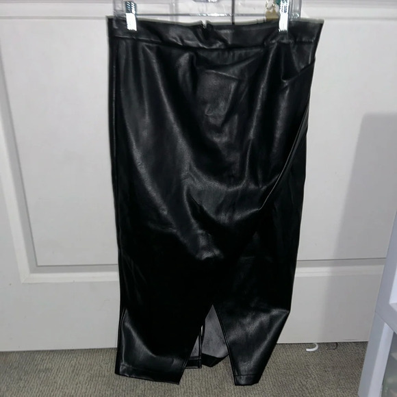 Elie Tahari Dresses & Skirts - Ellie Tahari black skirt NWT